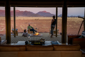 Wolwedans Plains Camp: Gespräch am Lagerfeuer