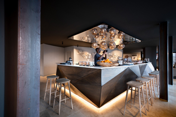 andBeyond Sossusvlei Desert Lodge: Barkeeper