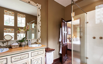 Giraffe Manor: Daisy Superior Room