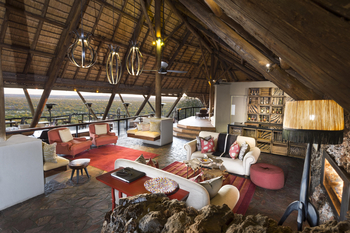 Ongava Lodge: Lounge