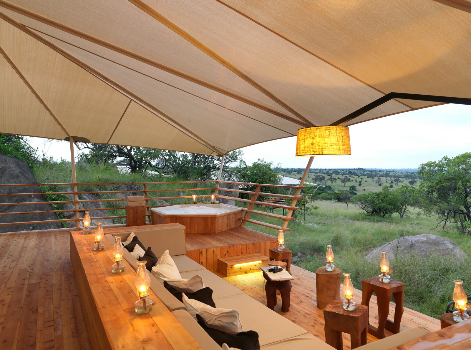 Serengeti Bushtops Serengeti Bushtops: Sunken Lounge