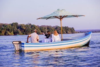 Tongabezi Tongabezi: eDhow-Exkursion