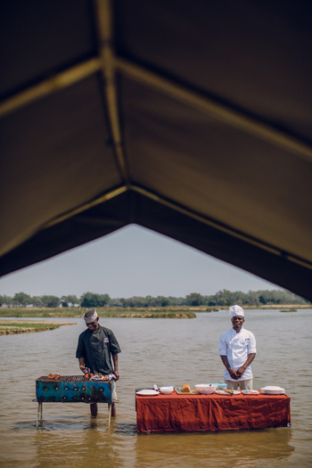 Classic Zambia Safaris Classic Zambia Safaris: Lunch im Fluss