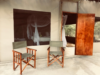 Leopard Plains: Private Veranda mit Regiesesseln