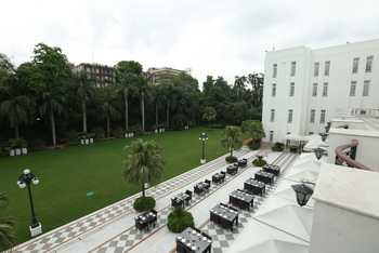 The Imperial: Rasenflächen