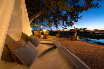 Tubu Tree Camp: Moskitonetz über dem Sleep-out-Bett