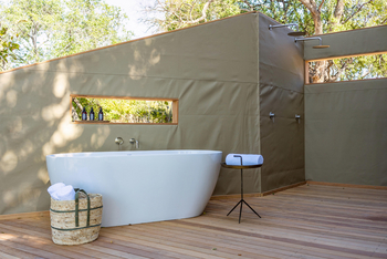 Victoria Falls River Lodge Victoria Falls River Lodge: Villa - Wanne