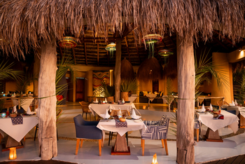 Azura Benguerra Island: Küche und Dining