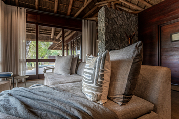Dulini Leadwood: Suite mit Sofa