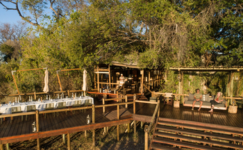 Kanana Camp: Deck mit Sofaschaukel