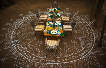 Kanha Jungle Lodge: Dinner im Garten