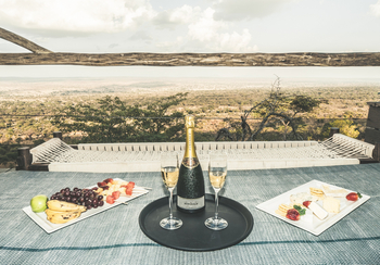 Lemala Mpingo Ridge Lodge: Sekt, Käse und Obst