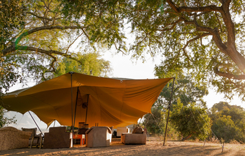 Little Vundu Camp Little Vundu Camp: Offene Lounge