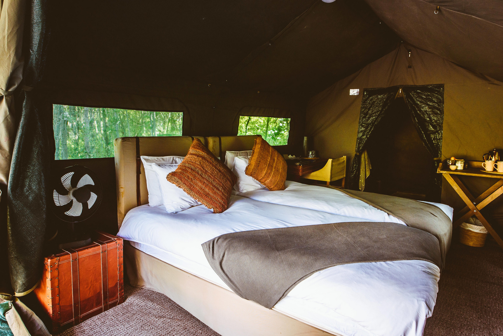 Migration Expeditions Camp Migration Expeditions Camp: Doppelbett und Ventilator