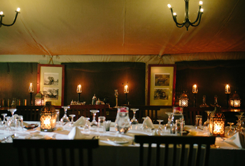 Sentinel Mara Camp: Gedeckter Esstisch mit Teelichtern