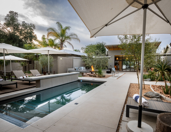 The Elegant Guesthouse: Swimming Pool