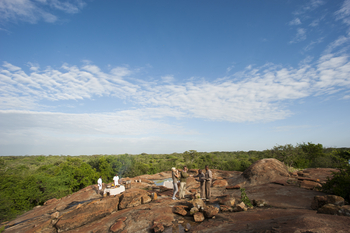 Legendary Mwiba Lodge: Frühstück auf einem Kopje