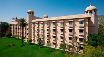 The Trident, Jaipur: Fassade Richtung See