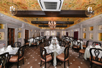 BrijRama Palace: Küche und Dining