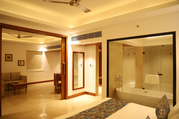 Chandela: Luxury Suite