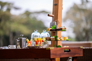 Giraffe Manor: Obst und Kuchen