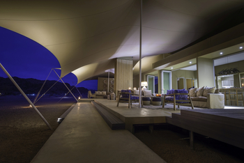 Hoanib Skeleton Coast Camp: Loungebereich mit Sitzgelegenheiten