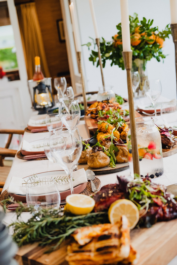 La Clé: Dinner Set-up