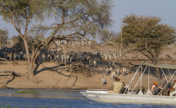 Leroo La Tau Lodge: Motorbootexkursion
