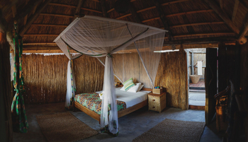 Ntemwa Busanga Bushcamp Ntemwa Busanga Bushcamp: Doppelbett mit Moskitonetz