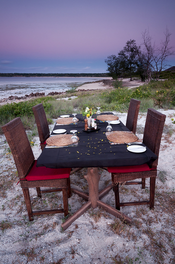 Nuarro Lodge: Dinner am Strand