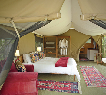 Ol Pejeta Bush Camp: Teppiche vor dem Bett