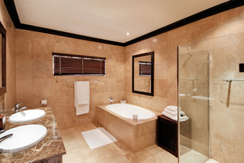 Old Traders Lodge: Gästebad