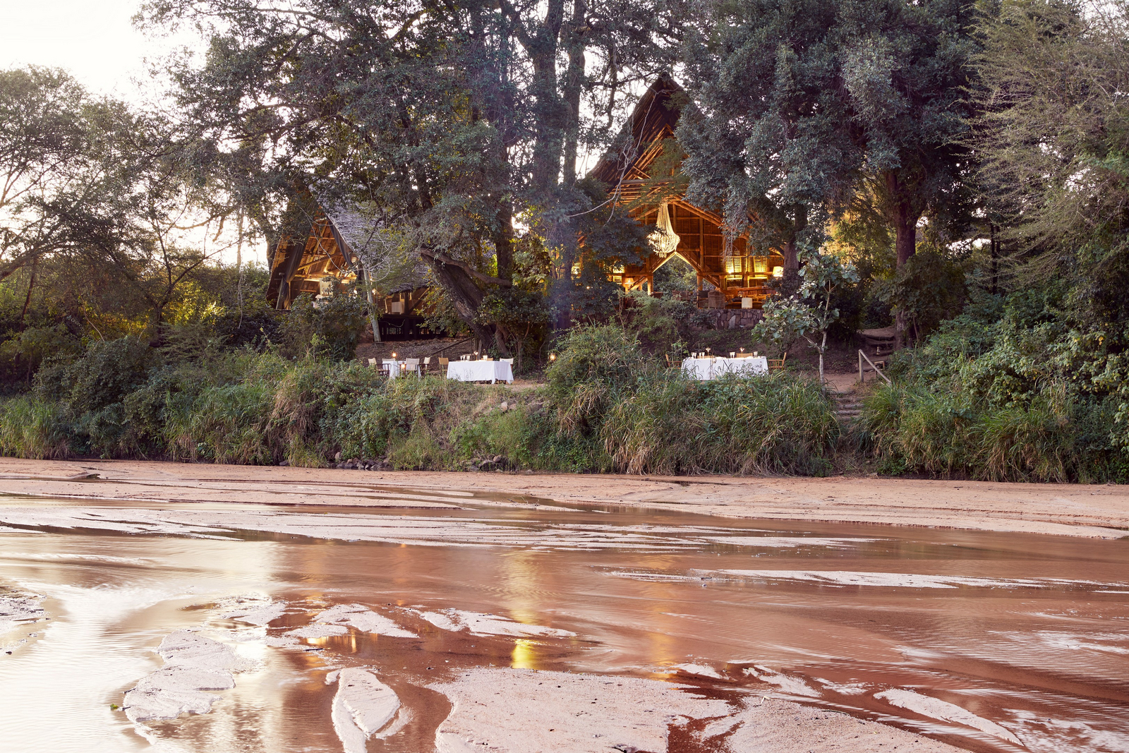 Laba Jongomero Laba Jongomero: Saisonfluss vor dem Camp