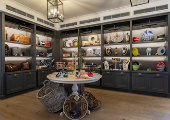 Long Lee Manor: Souvenir Shop