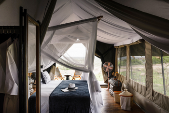 Sanctuary Kichakani Serengeti Camp Sanctuary Kichakani Serengeti Camp: Interior Gästezelt