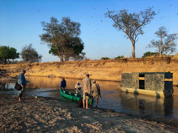 Shenton Safaris: Carmine Bee-Eater Hide