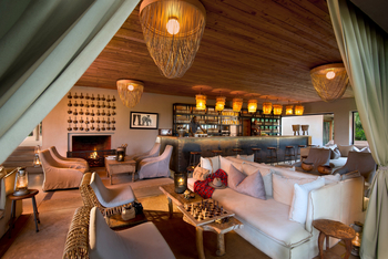 andBeyond Kichwa Tembo Tented Camp: Lounge und Bar