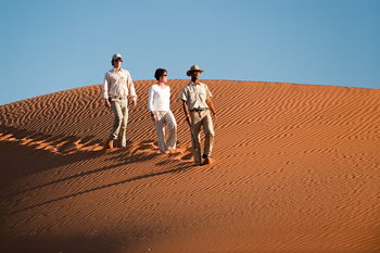 Kulala Desert Lodge: Wanderung in den Dünen