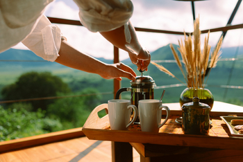 Mkomazi Wilderness Retreat: Kaffeezubereitung auf Veranda bei Sonnenaufgang