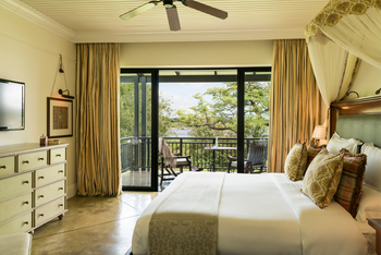 The Royal Livingstone: Deluxe Room Bett