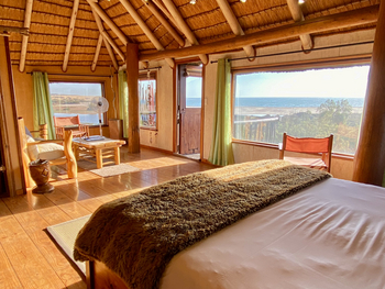 The Stiltz: Helles Zimmer