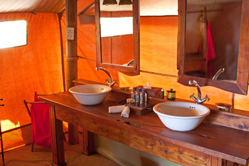 Elephant Bedroom Camp: Doppelwaschtisch