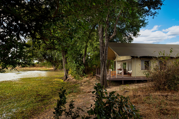 Ingwe Pan Camp: Zelt auf Plattform am Pfannenufer