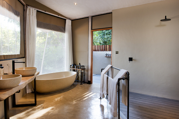 Sausage Tree Camp: Kigelia House