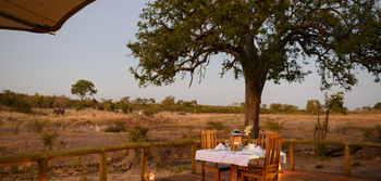 Deteema Springs Camp: Dinner Table