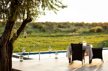 Jamala Madikwe: Dinner am Pool