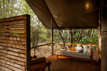 Kaav Safari Lodge: Private Veranda mit Tagesbett