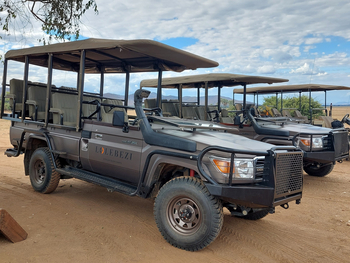 Lolebezi Safari Lodge: Game Drive Vehicles