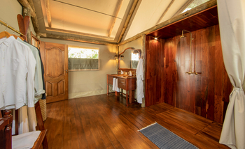 Shinde Lodge Shinde Lodge: Geräumiges Bad