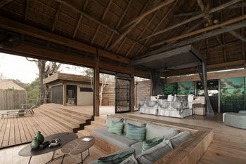 Vumbura Plains Camp: Sunken Lounge